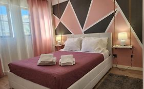 Ria Center Apartment - Left